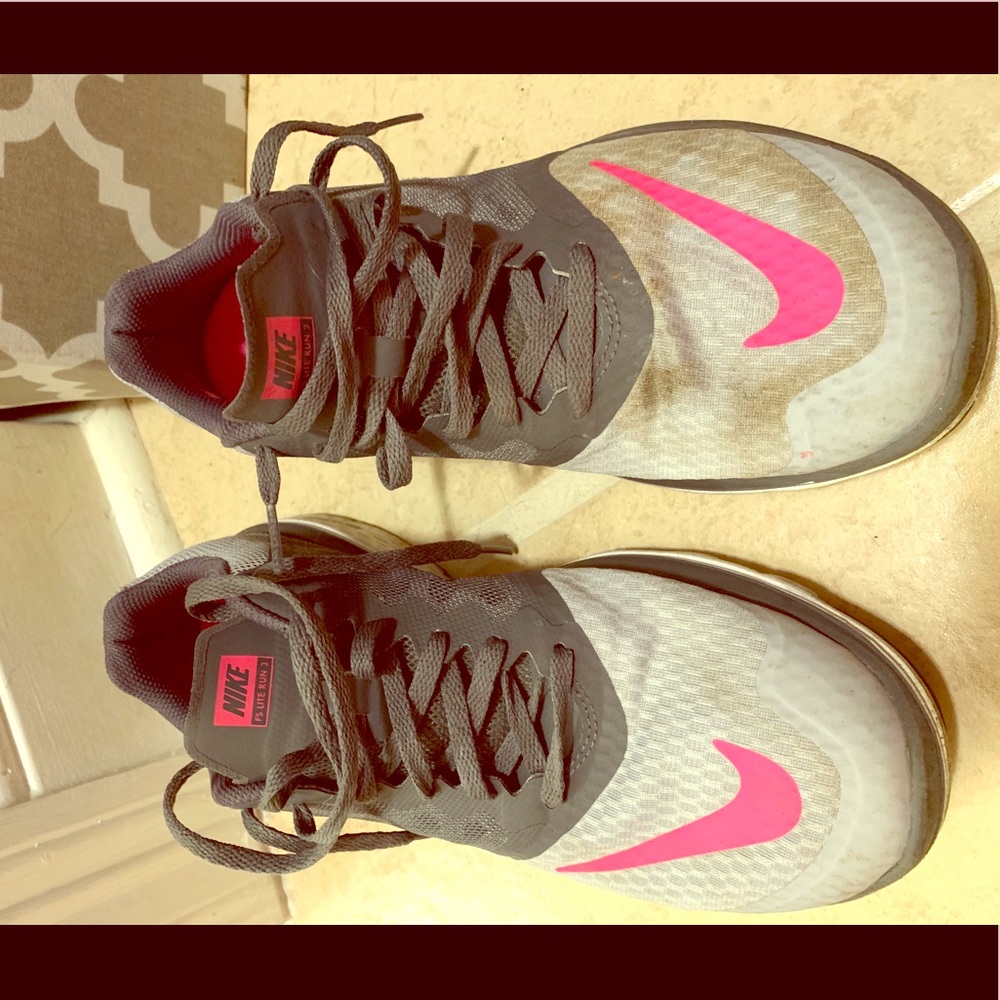 Nike Tennis Shoes